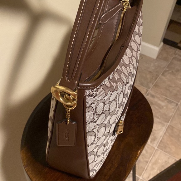 Coach - Picture 2 of 12